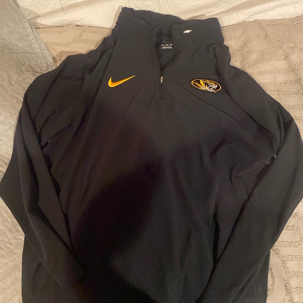 Nike Light Weight Long sleeve with Hood. Mizzou logo. 2XL.